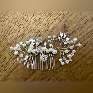 Elegant Silver and White Hair Comb